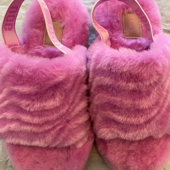 UGG Kids Pink Fluffy Slippers / Slides - Picture 2 of 4